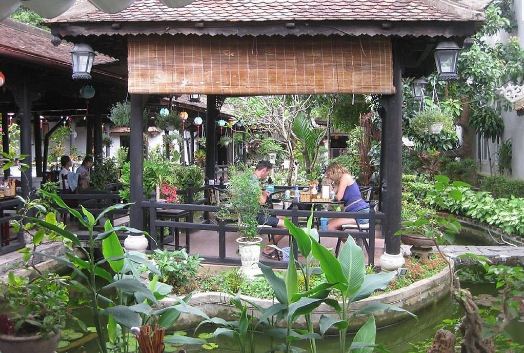 Ngu-Ha-garden-vegeatarian-restaurant-in-Hue-Vietnam
